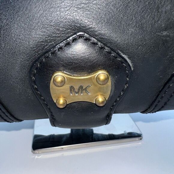 MICHAEL KORS Black Soft Genuine Pebble Leather Handbag with Dust Bag - Picture 3 of 15